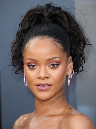 Rihanna her hareketiyle damga vurdu!