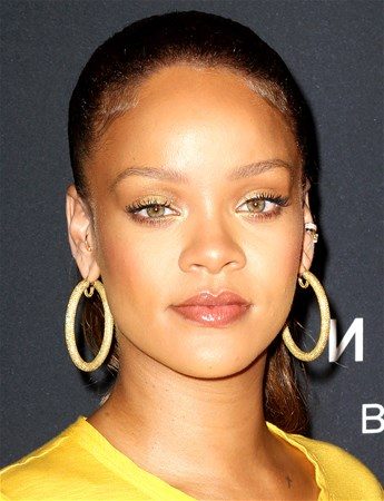Rihanna her hareketiyle damga vurdu!