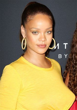 Rihanna her hareketiyle damga vurdu!