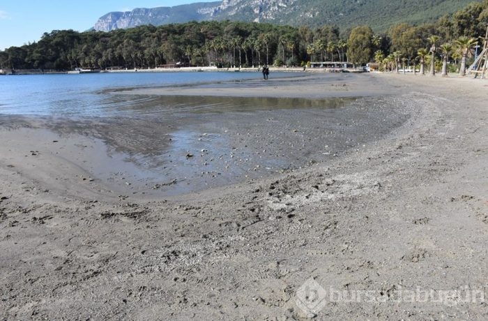 Muğla'da deniz suyu 25 metre çekildi
