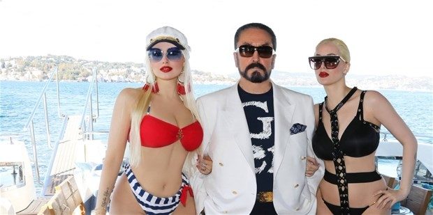 Adnan Oktar'ın kediciği Beril Koncagül