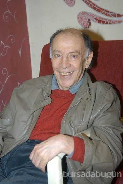 Münir Özkul kimdir?
