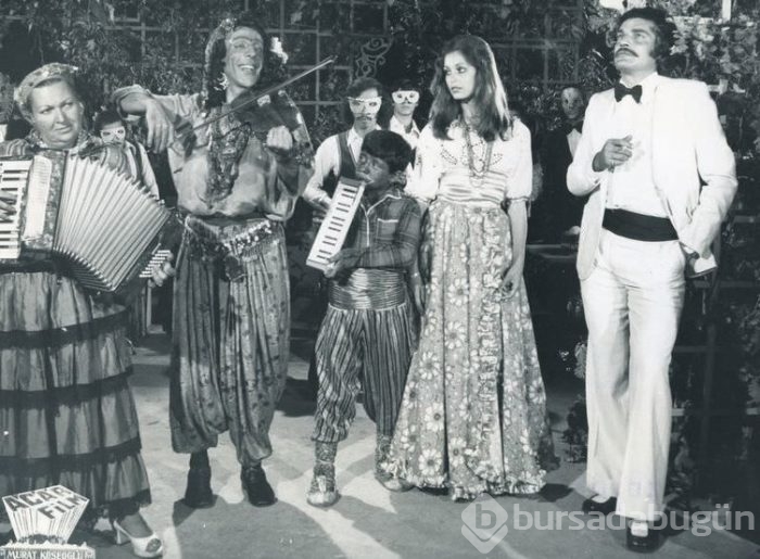 Münir Özkul kimdir?
