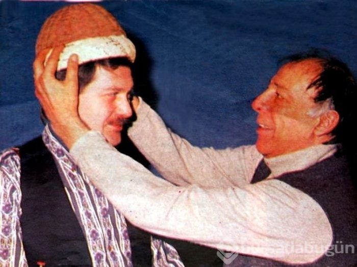 Münir Özkul kimdir?
