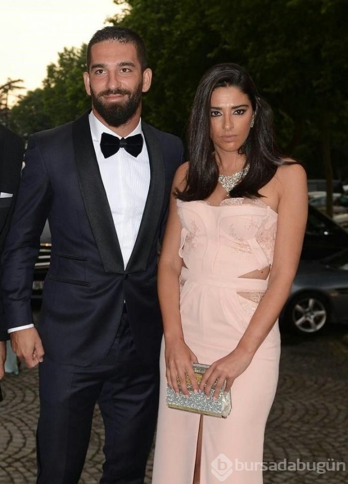 Arda Turan, bu sefer de fitness eğitmeni yazdı!