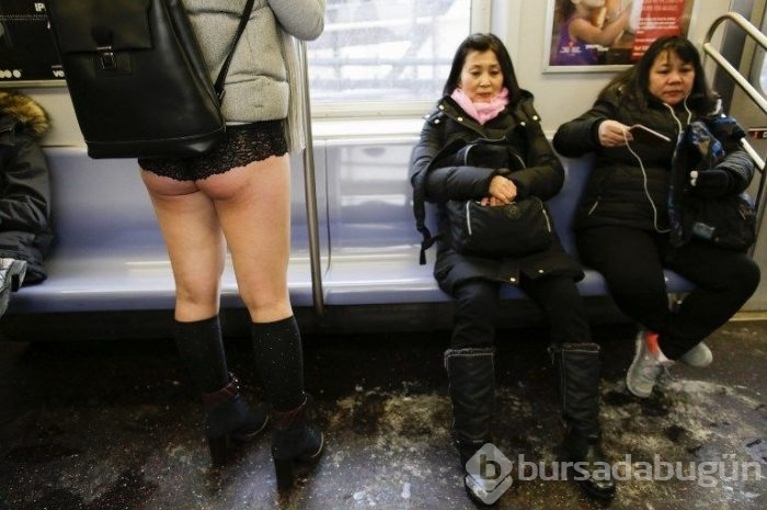 Soğuk onları durdurmadı (Pantolonsuz metro yolculuğu)