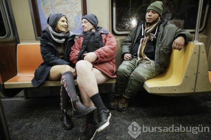 Soğuk onları durdurmadı (Pantolonsuz metro yolculuğu)