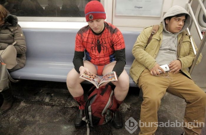 Soğuk onları durdurmadı (Pantolonsuz metro yolculuğu)