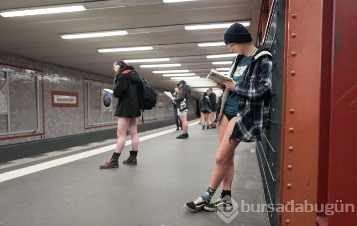 Soğuk onları durdurmadı (Pantolonsuz metro yolculuğu)