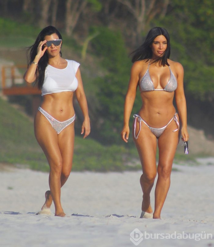 Kim Kardashian'dan yatak pozu