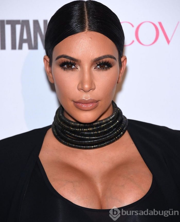 Kim Kardashian'dan yatak pozu