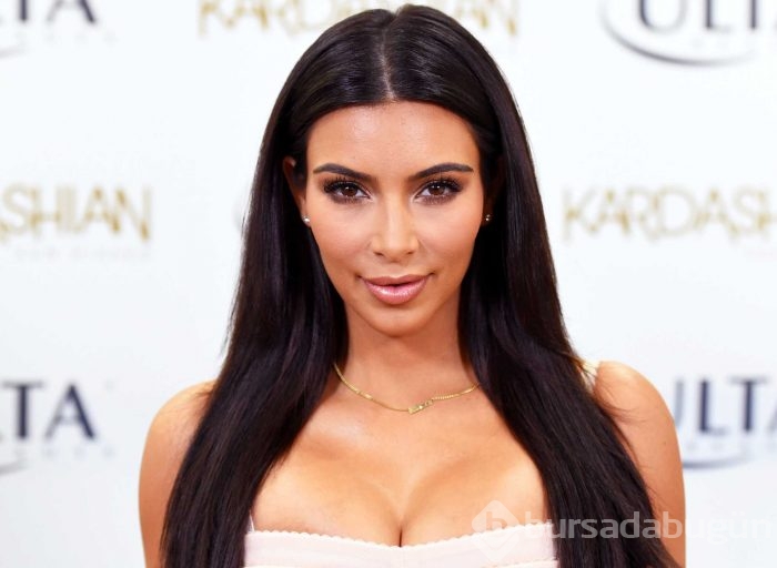 Kim Kardashian'dan yatak pozu
