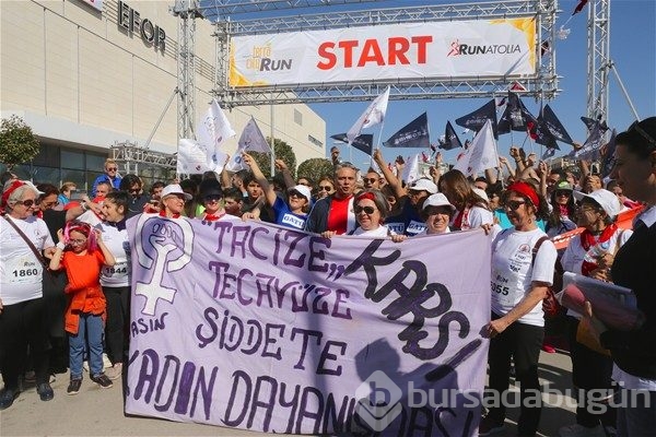 Kadınlar yüksek topuk'la koştu