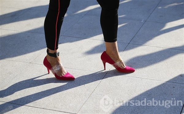 Kadınlar yüksek topuk'la koştu