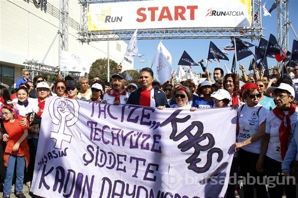 Kadınlar yüksek topuk'la koştu