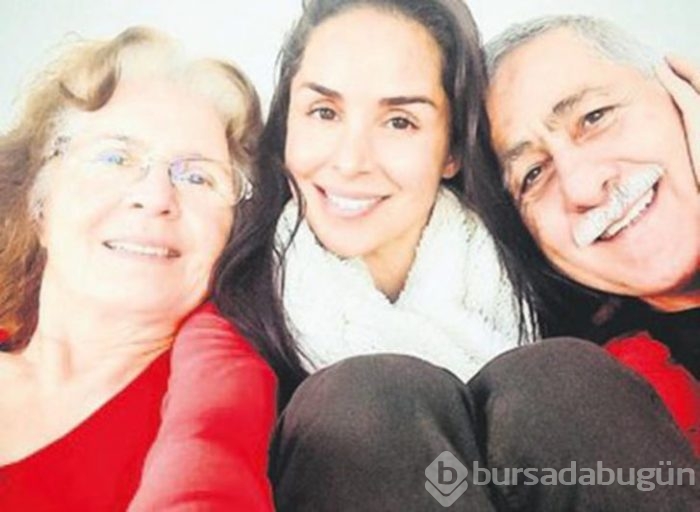 Türk kızı garsonluk yaparken keşfedildi, şimdi peri masalı yaşıyor!
