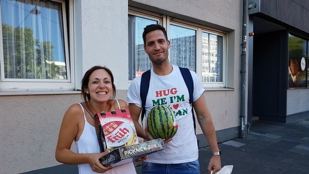 Beğendiğinin evinde kalıyor, bedavaya Avrupa'yı geziyor!