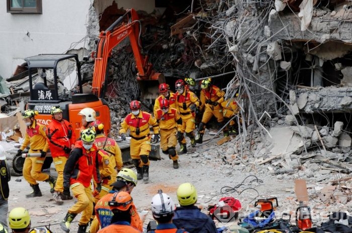 6,4 büyüklüğünde büyük deprem