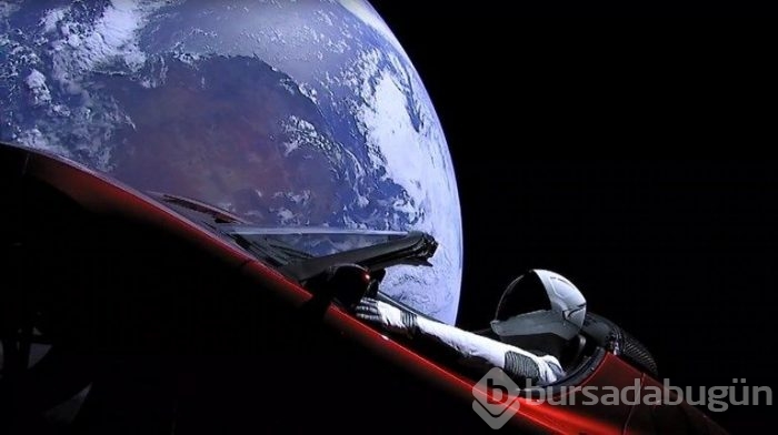 Elon Musk, Tesla otomobili uzaya gönderdi 