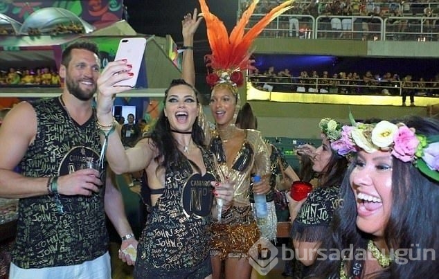 Victoria's Secret modelleri Rio Karnavalı'nda