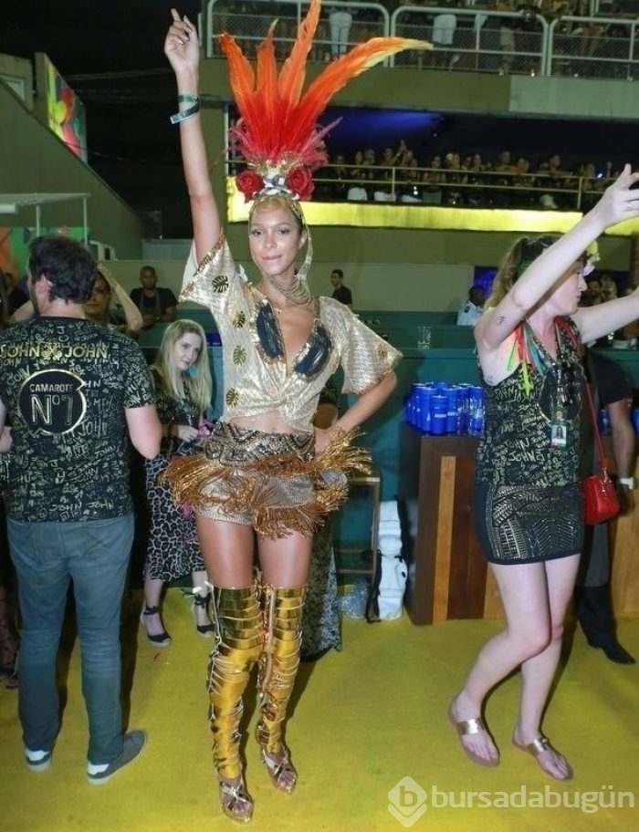 Victoria's Secret modelleri Rio Karnavalı'nda