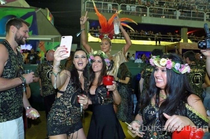 Victoria's Secret modelleri Rio Karnavalı'nda