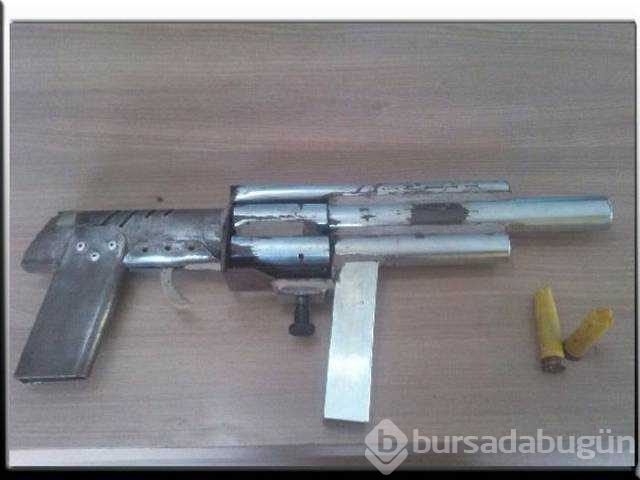 Polislerin ele geçirdiği el yapımı silahlar