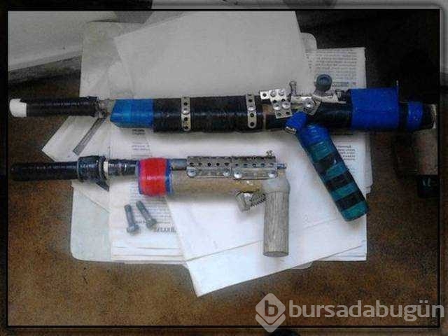 Polislerin ele geçirdiği el yapımı silahlar