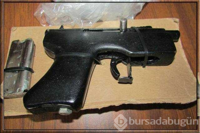 Polislerin ele geçirdiği el yapımı silahlar
