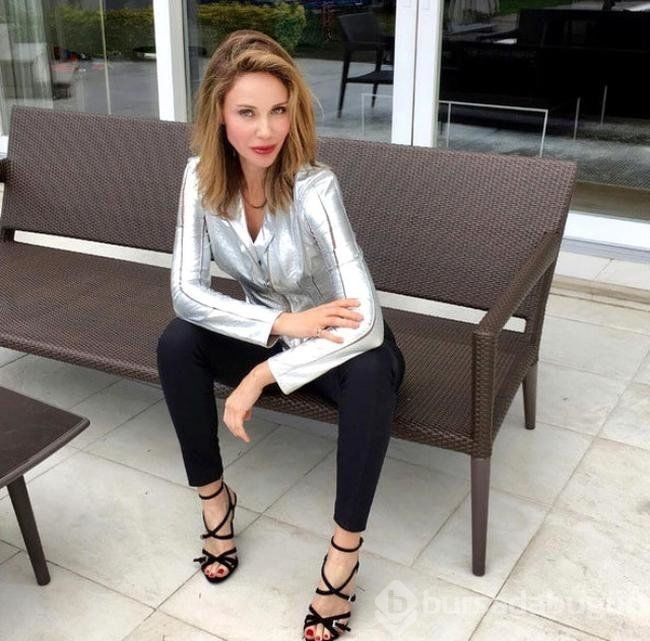 Demet Şener: Evim iki oda bir havuz

