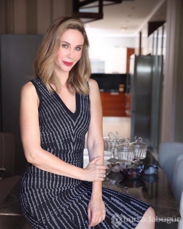 Demet Şener: Evim iki oda bir havuz
