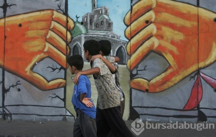 Utanç Duvarı'na grafitilerle isyan