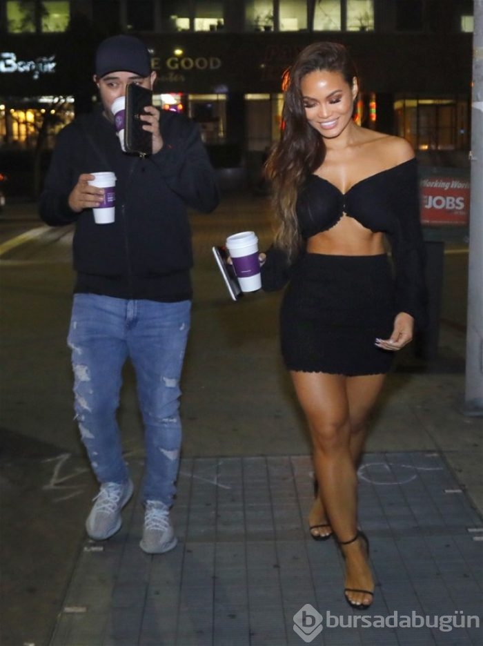 Daphne Joy sahilde şov yaptı