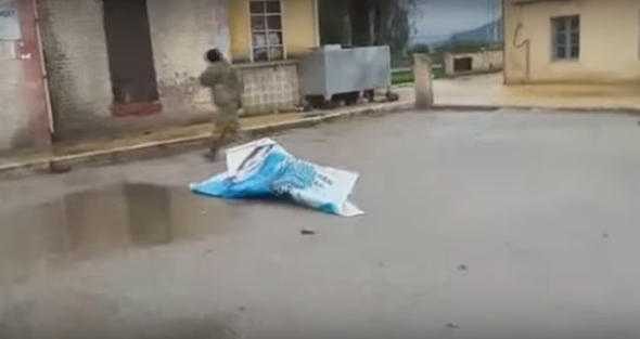 Terör elebaşının posterleri tek tek sökülüyor