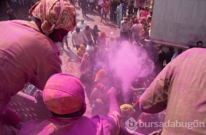 'Holi Festivali'nden renkli görüntüler