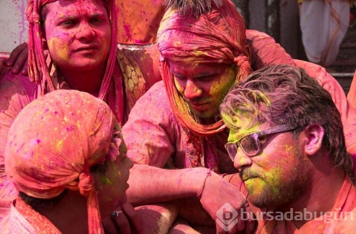 'Holi Festivali'nden renkli görüntüler