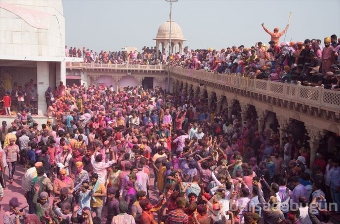 'Holi Festivali'nden renkli görüntüler