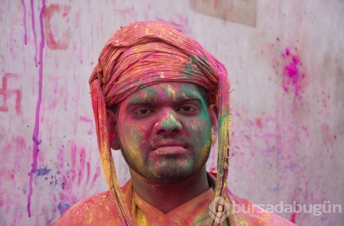 'Holi Festivali'nden renkli görüntüler