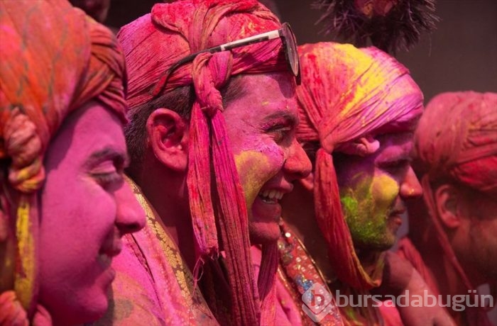'Holi Festivali'nden renkli görüntüler
