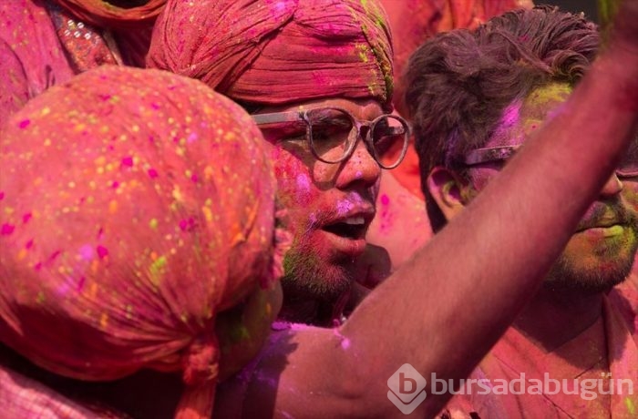 'Holi Festivali'nden renkli görüntüler
