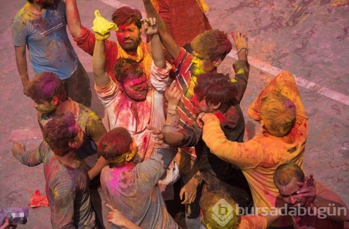 'Holi Festivali'nden renkli görüntüler