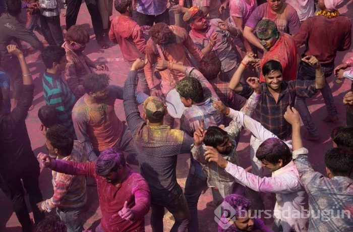 'Holi Festivali'nden renkli görüntüler