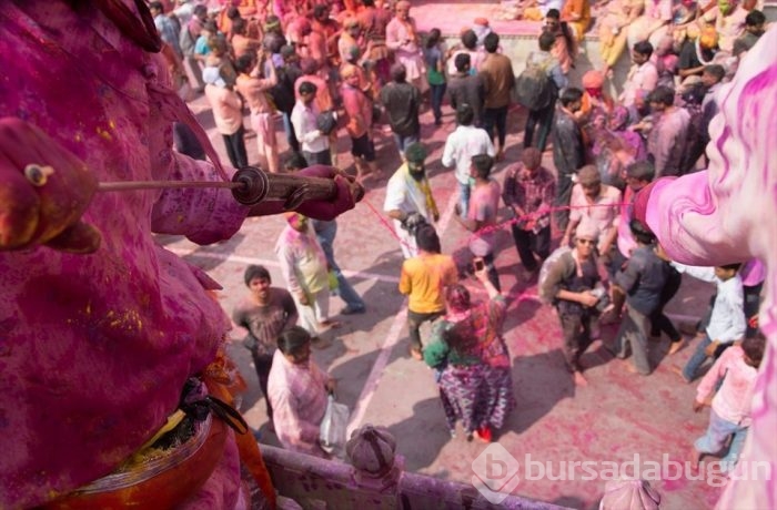 'Holi Festivali'nden renkli görüntüler