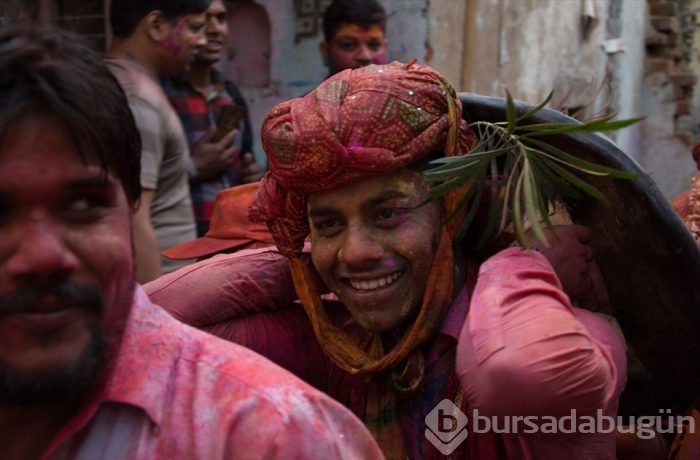 'Holi Festivali'nden renkli görüntüler