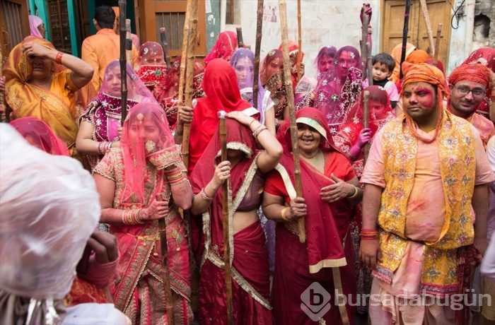 'Holi Festivali'nden renkli görüntüler