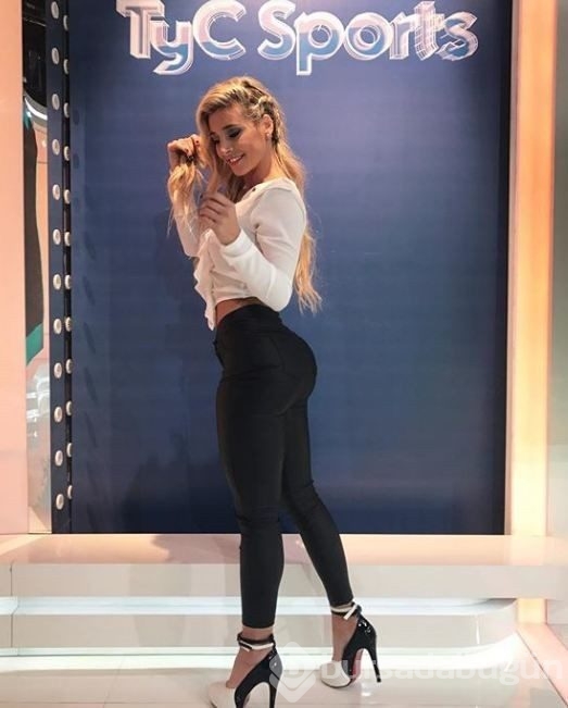 Seksi sunucu kalçalarını sigortalattı!