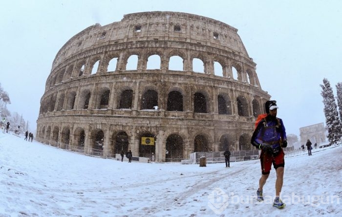 Roma'da 6 yıl sonra ilk kez kar yağdı