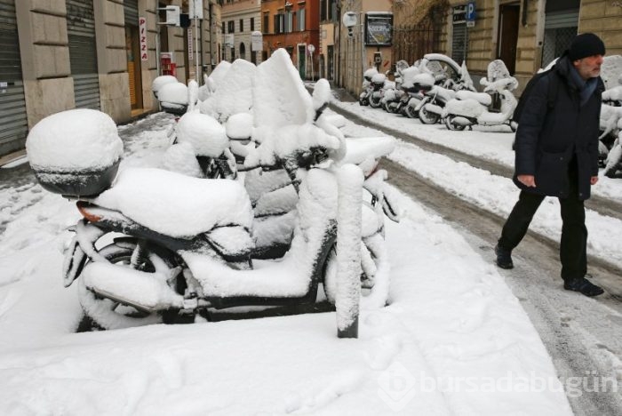 Roma'da 6 yıl sonra ilk kez kar yağdı