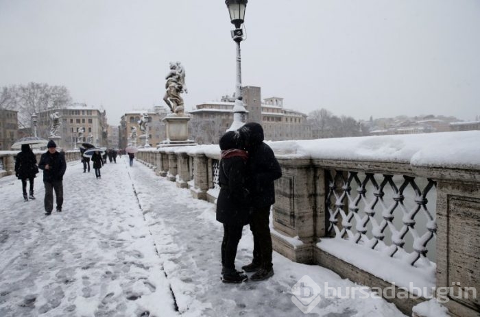 Roma'da 6 yıl sonra ilk kez kar yağdı