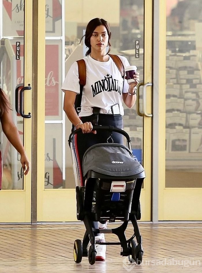 Aybüke Pusat makyajsız görüntülendi (Ünlüleri bir de makyajsız görün)
